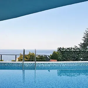  Apartman In Ziza, Rooftop Swimming Pool